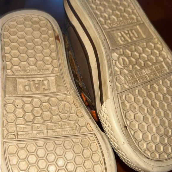 Baby GAP Brown and Orange Boots with Vibrant Laces - Picture 2 of 6